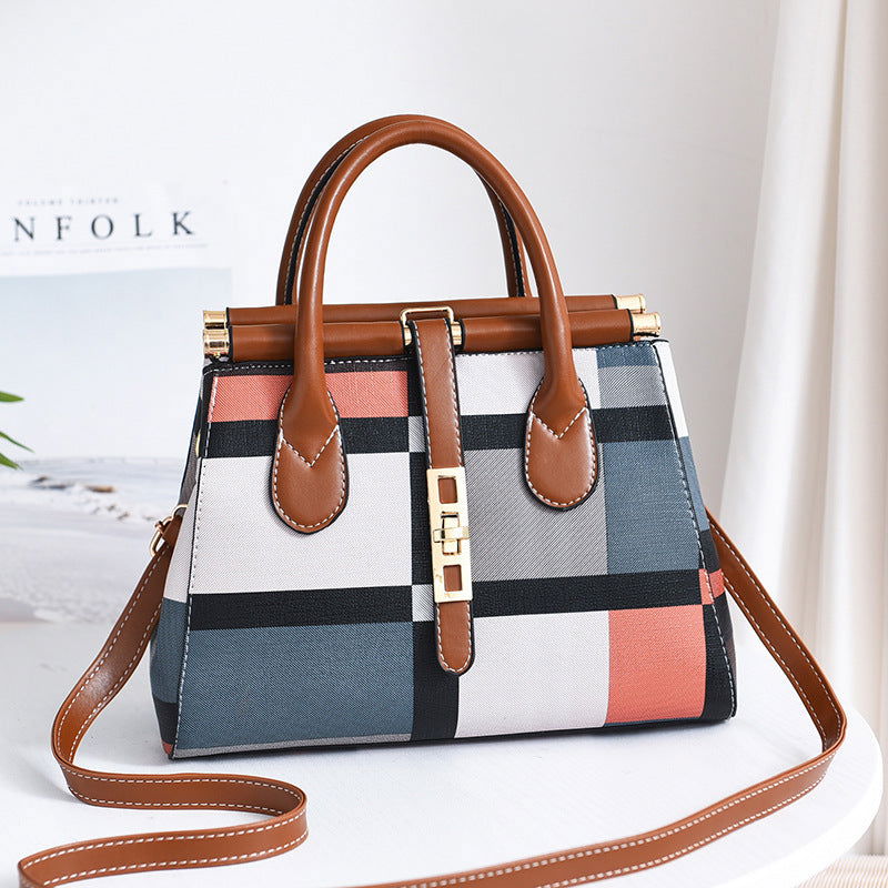 Trendy shoulder handbags. - - 